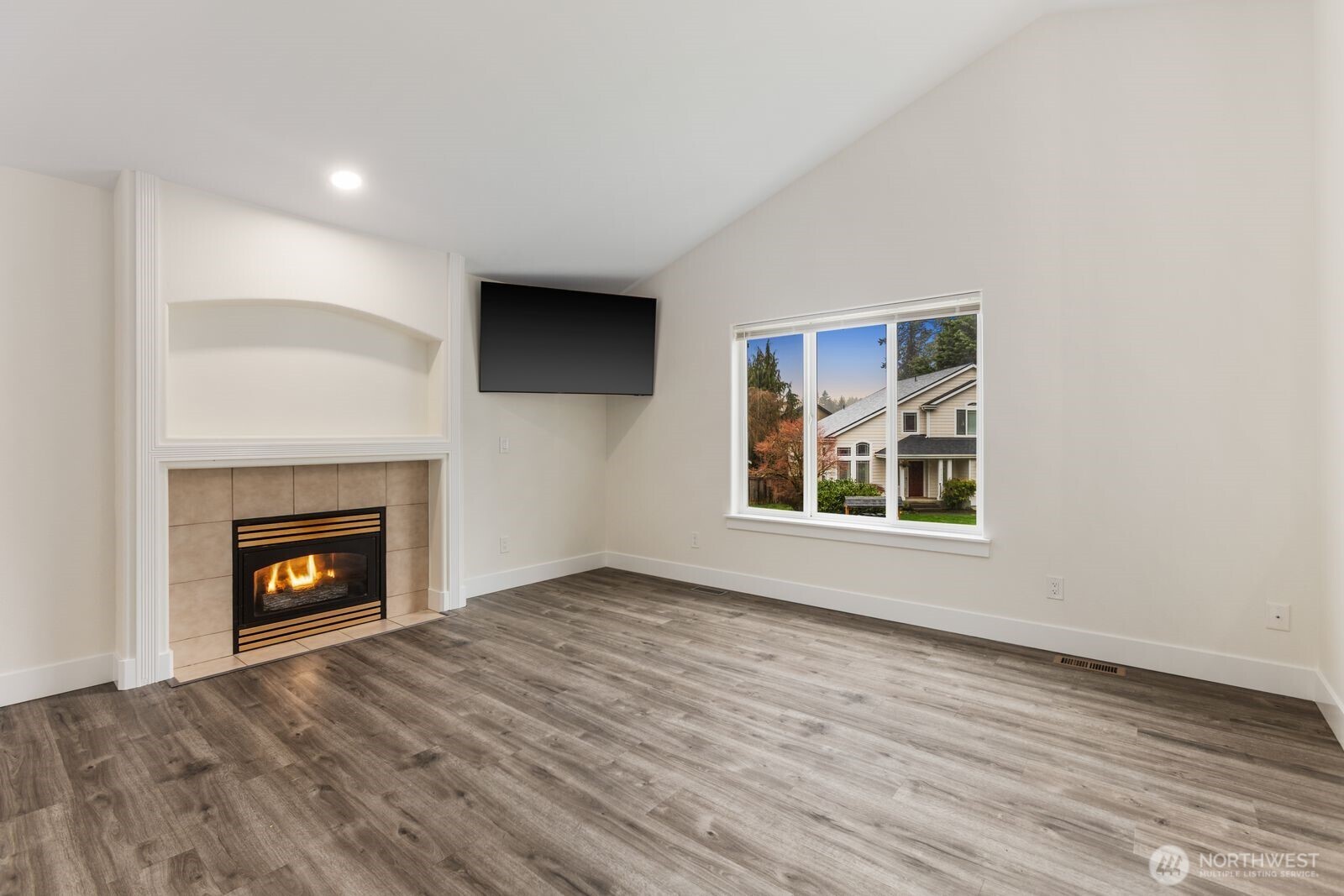 21659 Southeast 239th Place Maple Valley, WA 98038 - Photo 6 of 34