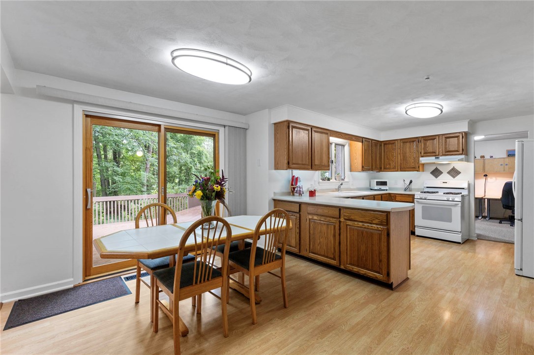 693 Ashdon Circle Webster, NY 14580 - Photo 15 of 50 Pella sliders off eat-in kitchen to deck