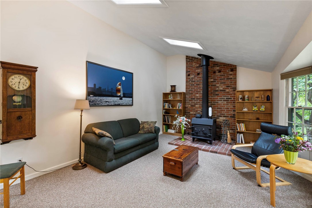 693 Ashdon Circle Webster, NY 14580 - Photo 18 of 50 Family room