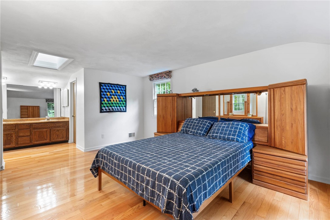 693 Ashdon Circle Webster, NY 14580 - Photo 24 of 50 Primary bedroom