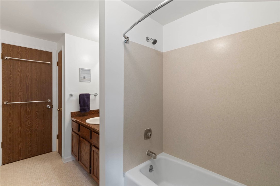 693 Ashdon Circle Webster, NY 14580 - Photo 36 of 50 guest full bath