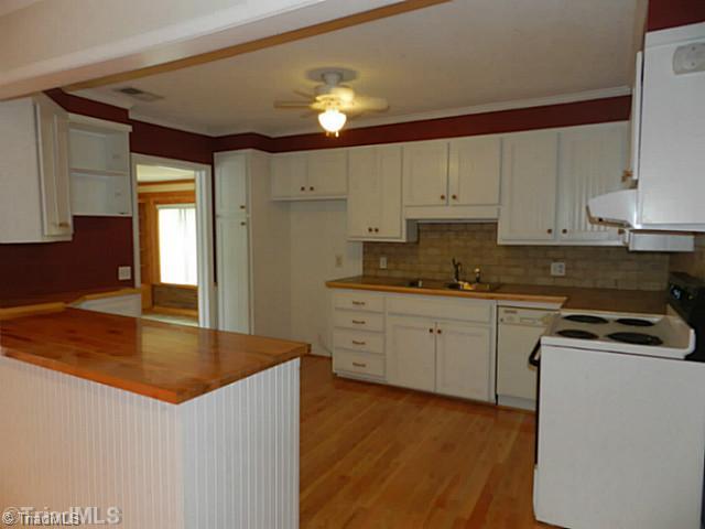 295 Shoals Road Pinnacle, NC 27043 - Photo 6 of 16 Kitchen.