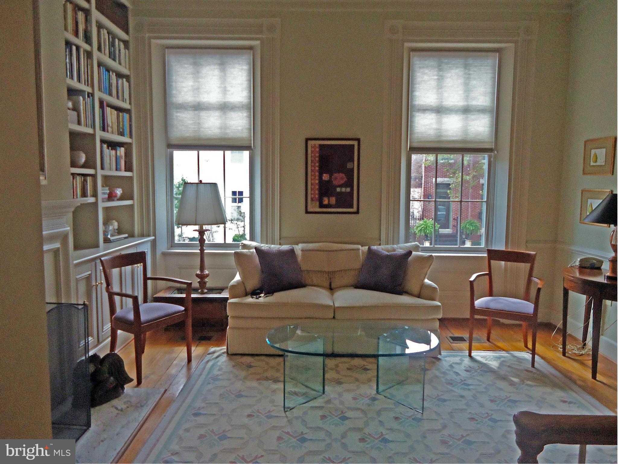 603 Queen Street, Unit 2 Alexandria, VA 22314 - Photo 4 of 29 Living Room