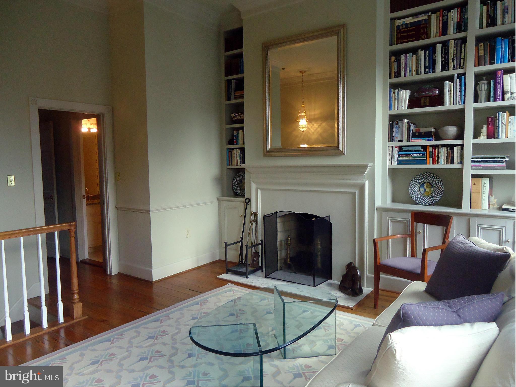 603 Queen Street, Unit 2 Alexandria, VA 22314 - Photo 5 of 29 Living Room