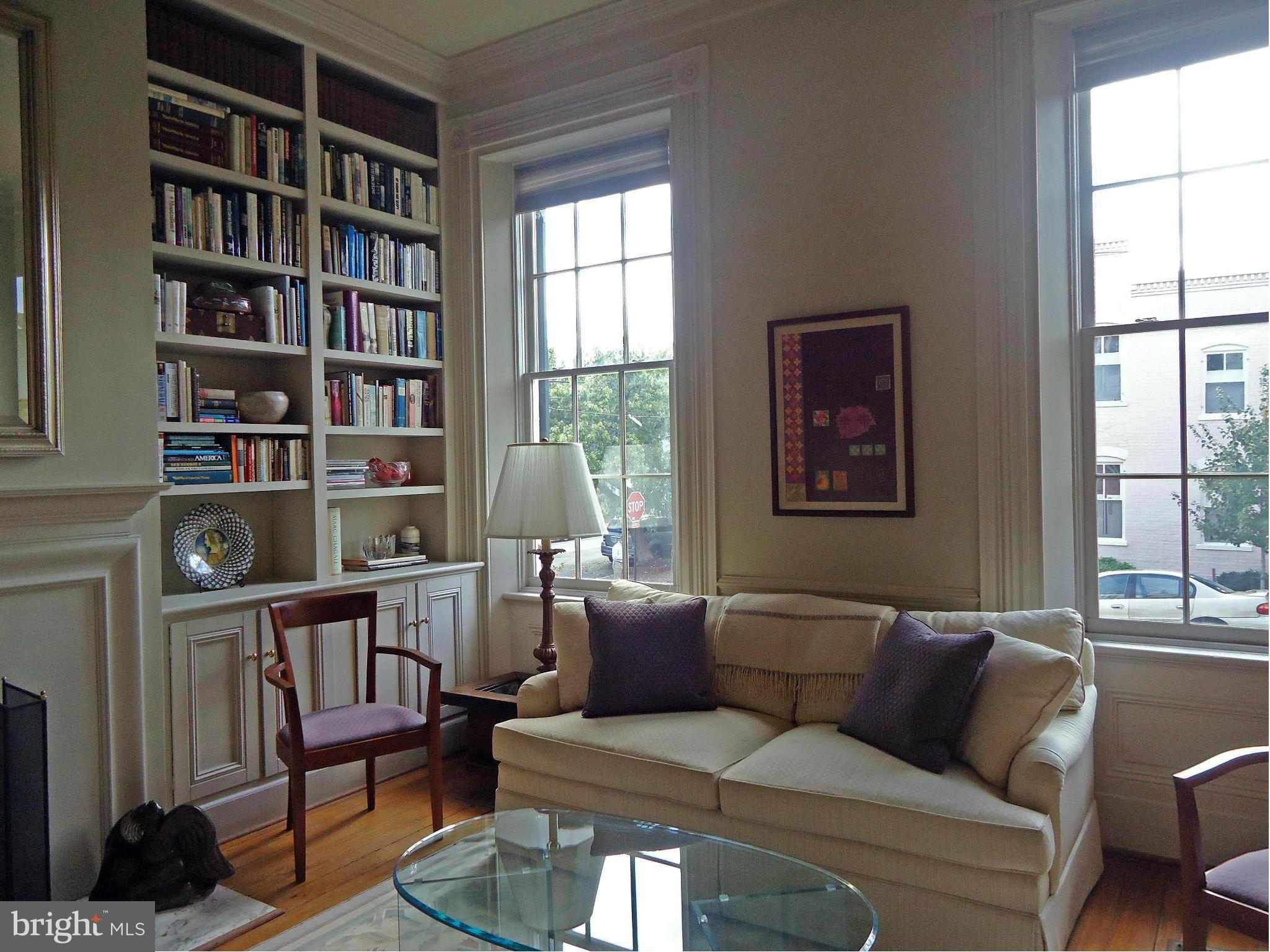 603 Queen Street, Unit 2 Alexandria, VA 22314 - Photo 6 of 29 Living Room