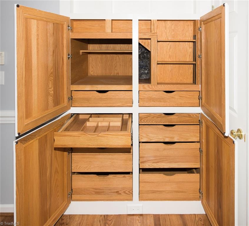 4440 Clarksburg Road Clemmons, NC 27012 - Photo 3 of 30 Rollout Cabinet Drawers