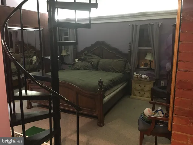 $2,000 | 433 West Girard Avenue, Unit 2, Philadelphia, PA 19123