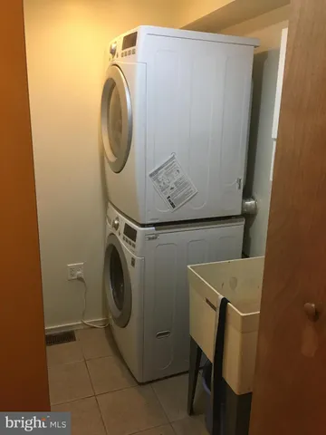 $2,000 | 433 West Girard Avenue, Unit 2, Philadelphia, PA 19123