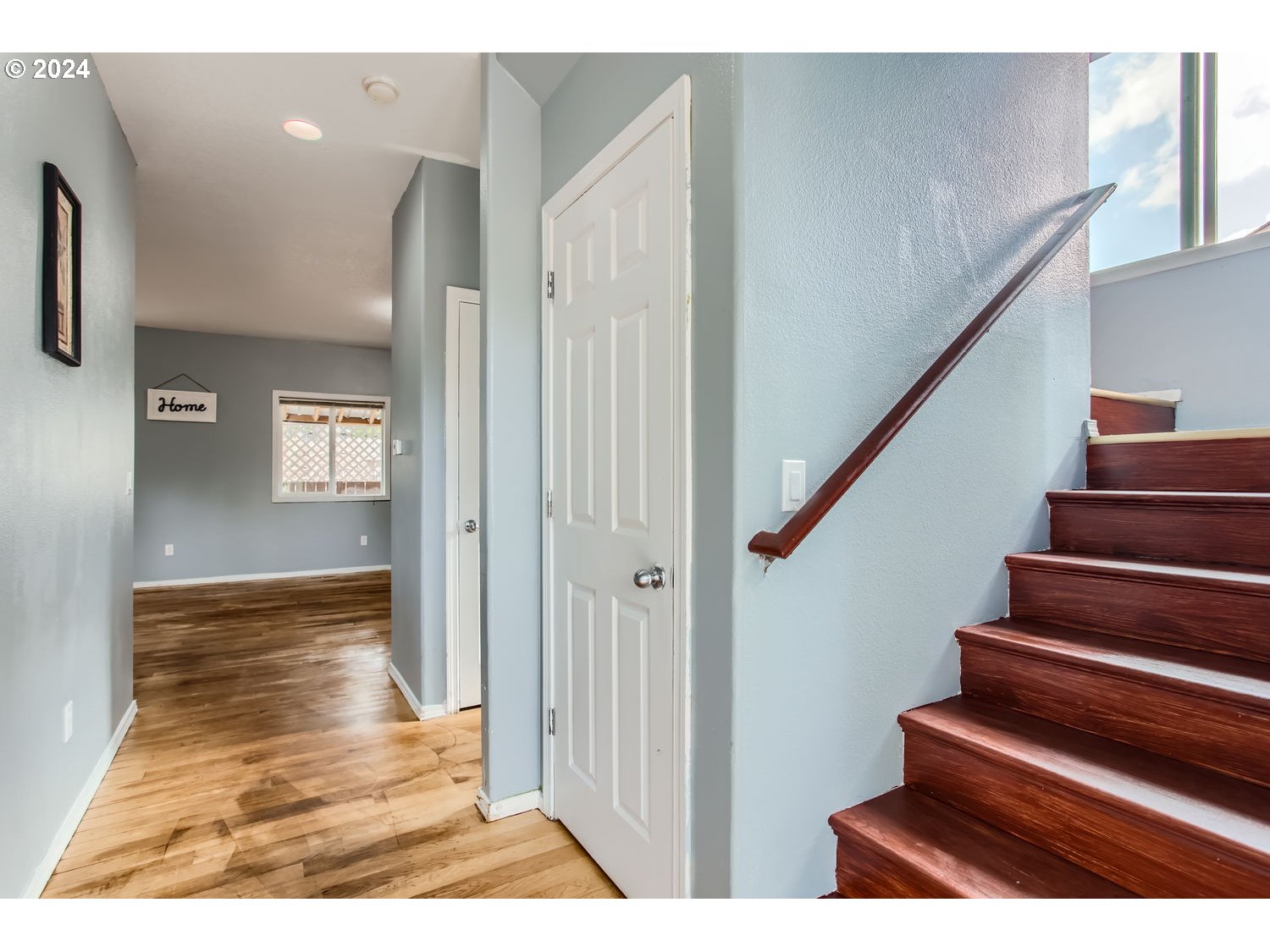 11405 Southeast Clinton Street Portland, OR 97266 - Photo 5 of 29 a view of an entryway