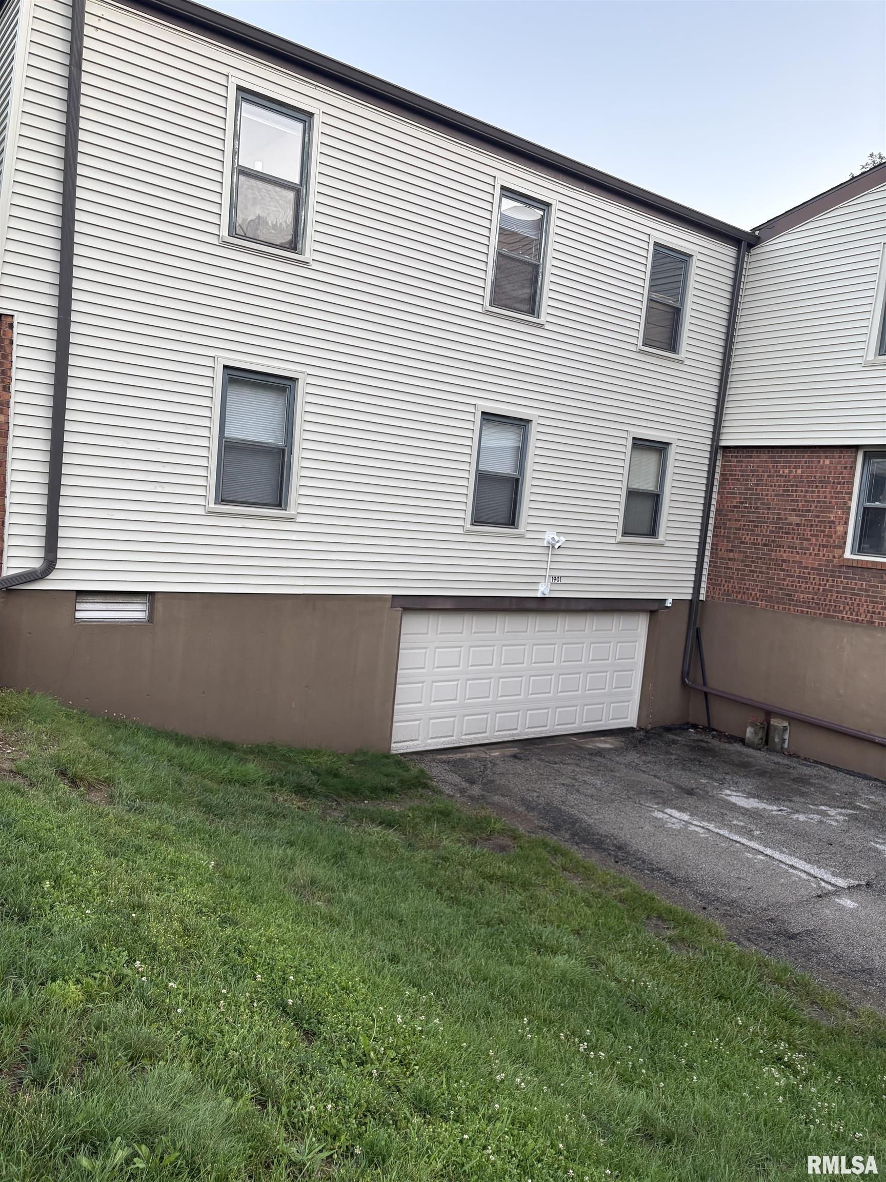 1901 Jeanette Lane, Unit 3 Springfield, IL 62702 - Photo 32 of 36 Gallery Image 32