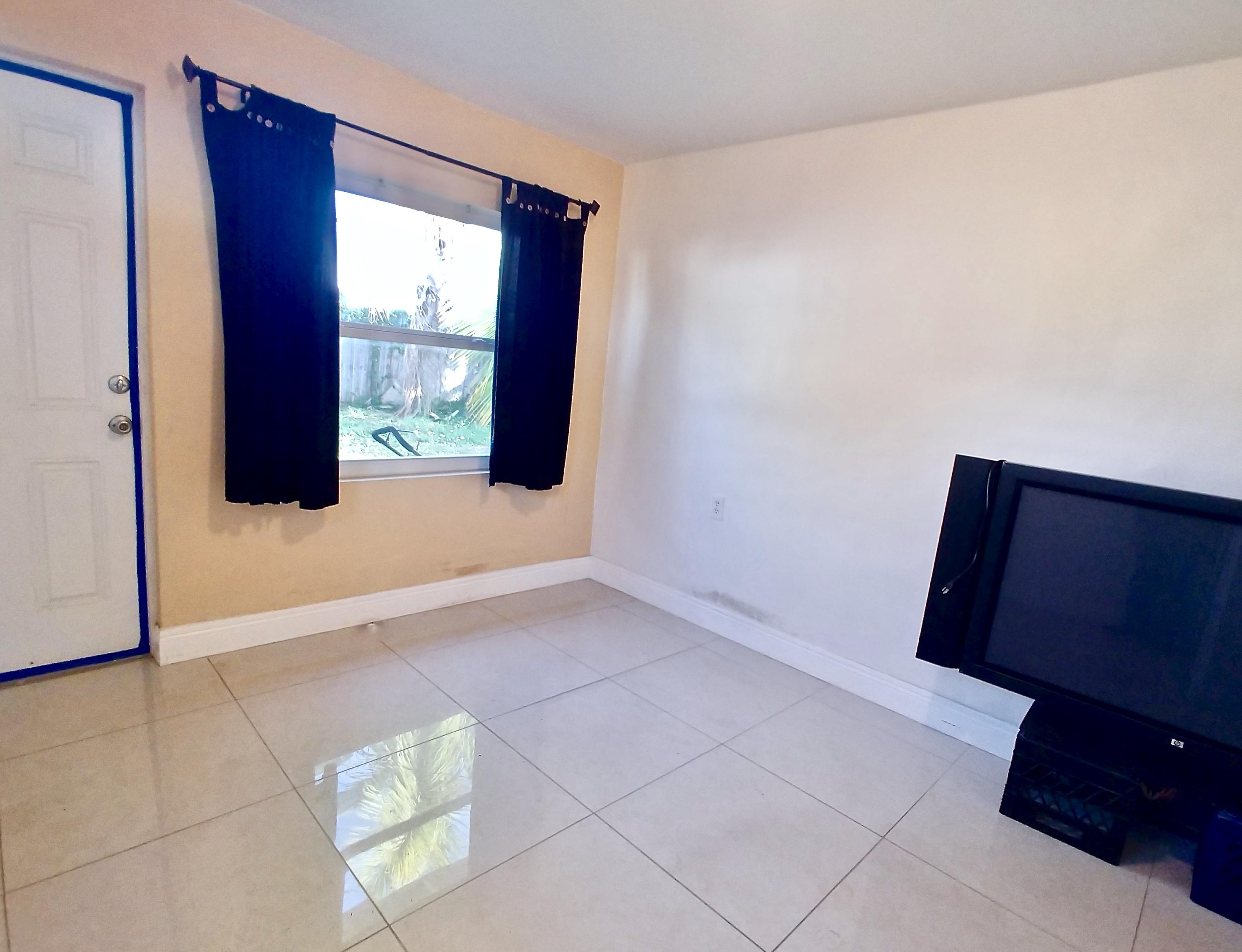 7898 Terrace Road Lake Worth, FL 33462 - Photo 13 of 21 fullsizeoutput_6c3
