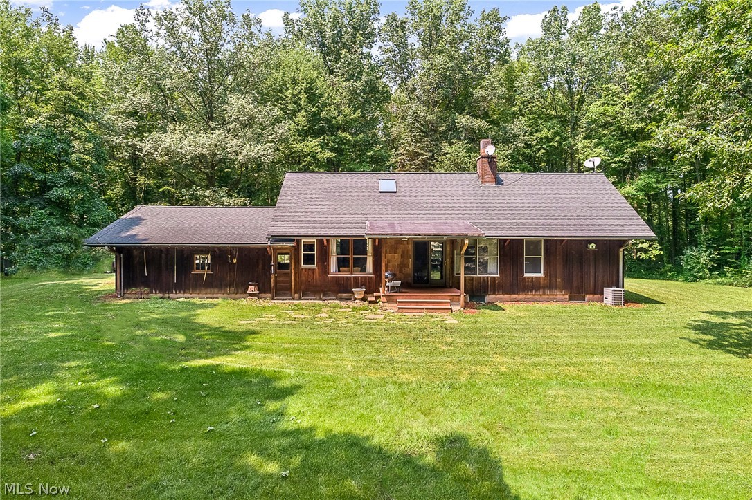 48315 Russia Road Amherst, OH 44001 - Photo 4 of 34 Gallery Image 4