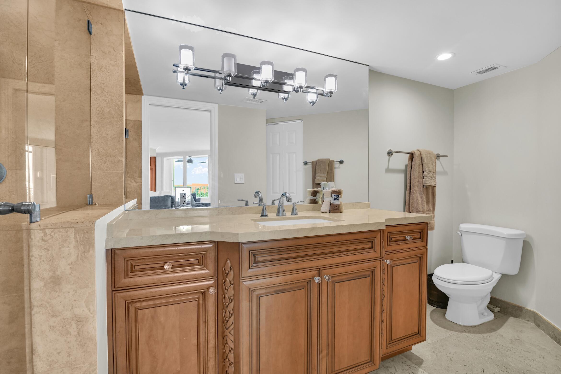 500 South Ocean Boulevard, Unit 1009 Boca Raton, FL 33432 - Photo 27 of 57 Guest Bathroom