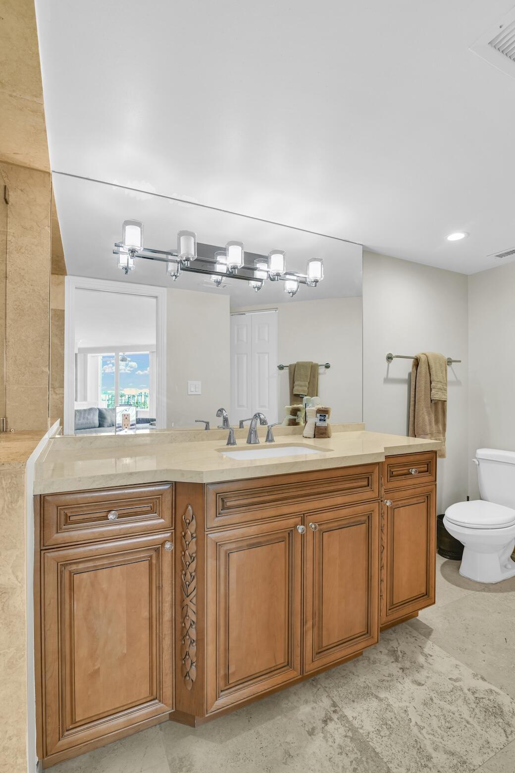 500 South Ocean Boulevard, Unit 1009 Boca Raton, FL 33432 - Photo 28 of 57 Guest Bathroom