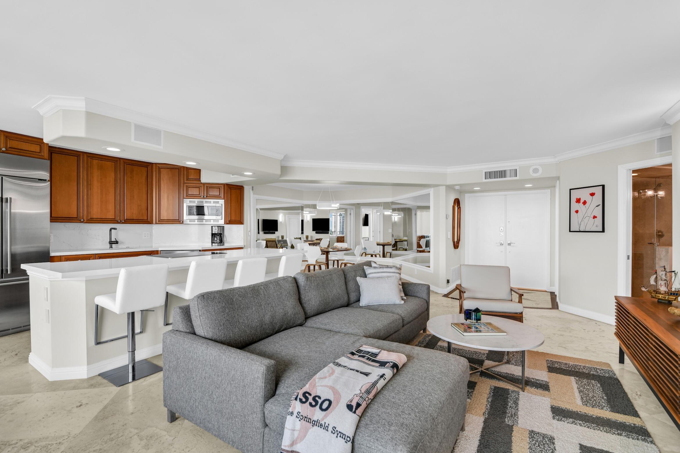 500 South Ocean Boulevard, Unit 1009 Boca Raton, FL 33432 - Photo 6 of 57 Living/kitchen