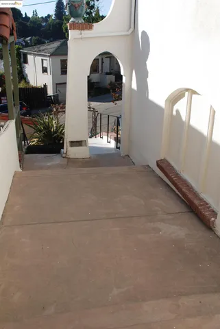 $3,500 | 838 Vermont Street, Oakland, CA 94610