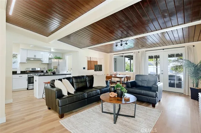 $938,888 | 6250 Coldwater Canyon Avenue, North Hollywood, CA 91606