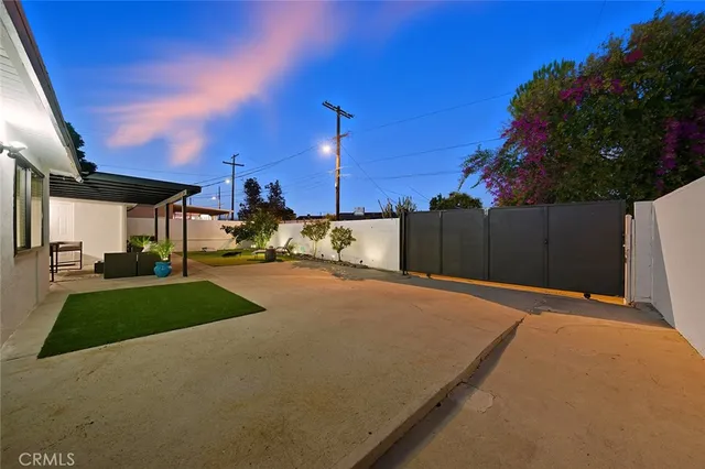 a view of a backyard of the house