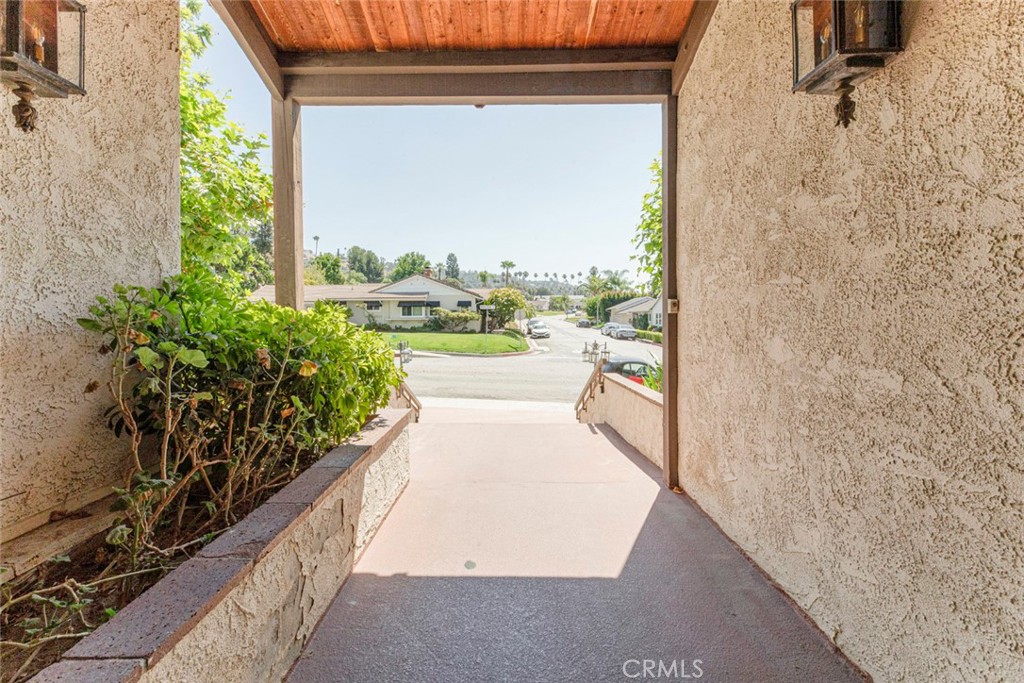 1325 Valley View Road, Unit 301 Glendale, CA 91202 - Photo 5 of 43