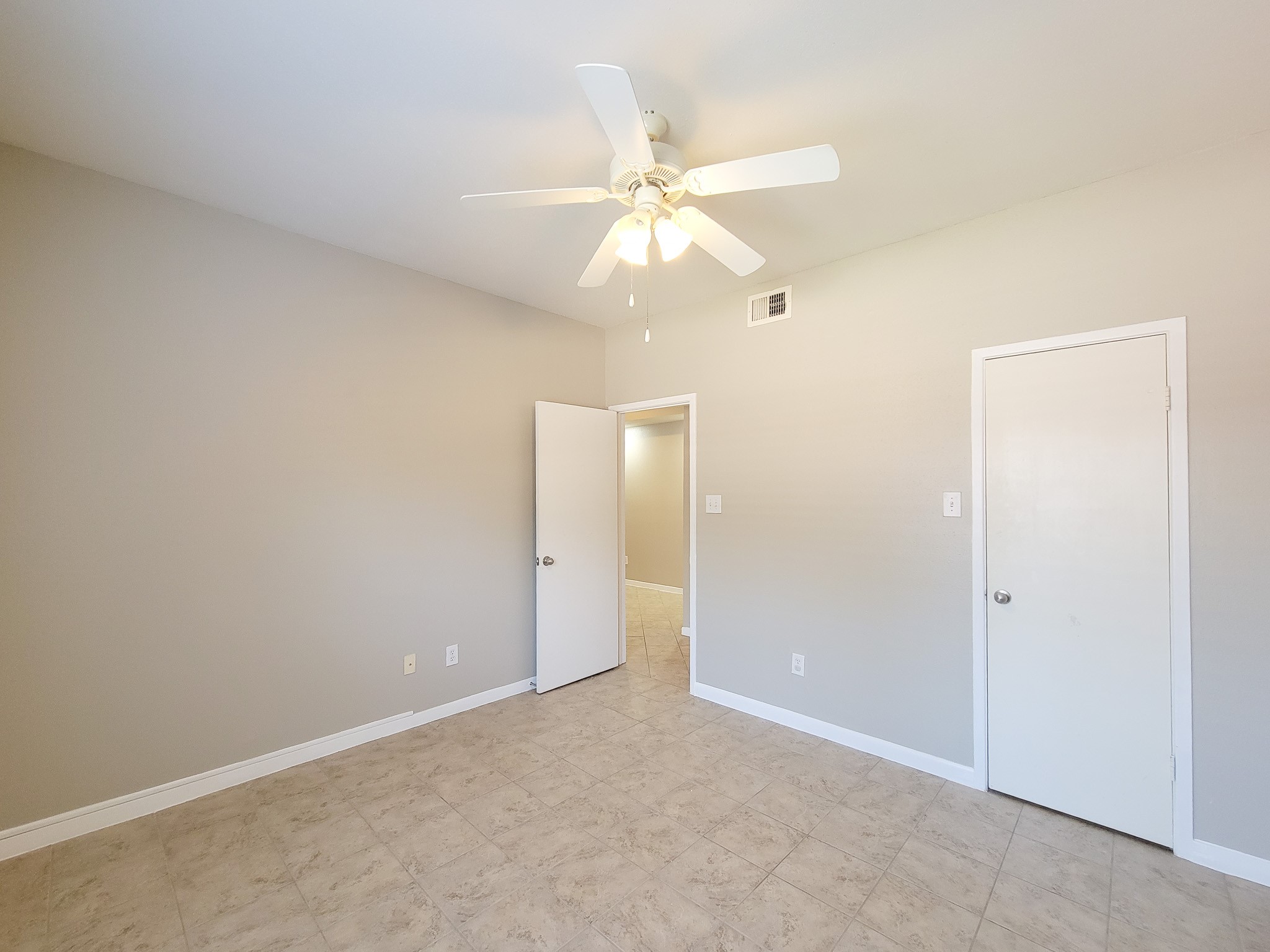 4041 Drake Street, Unit 116 Houston, TX 77005 - Photo 17 of 27 an empty room with a fan and a fan