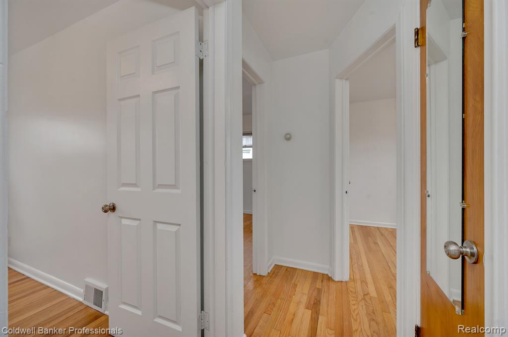 14615 Stephens Eastpointe, MI 48021 - Photo 14 of 25 Gallery Image 14