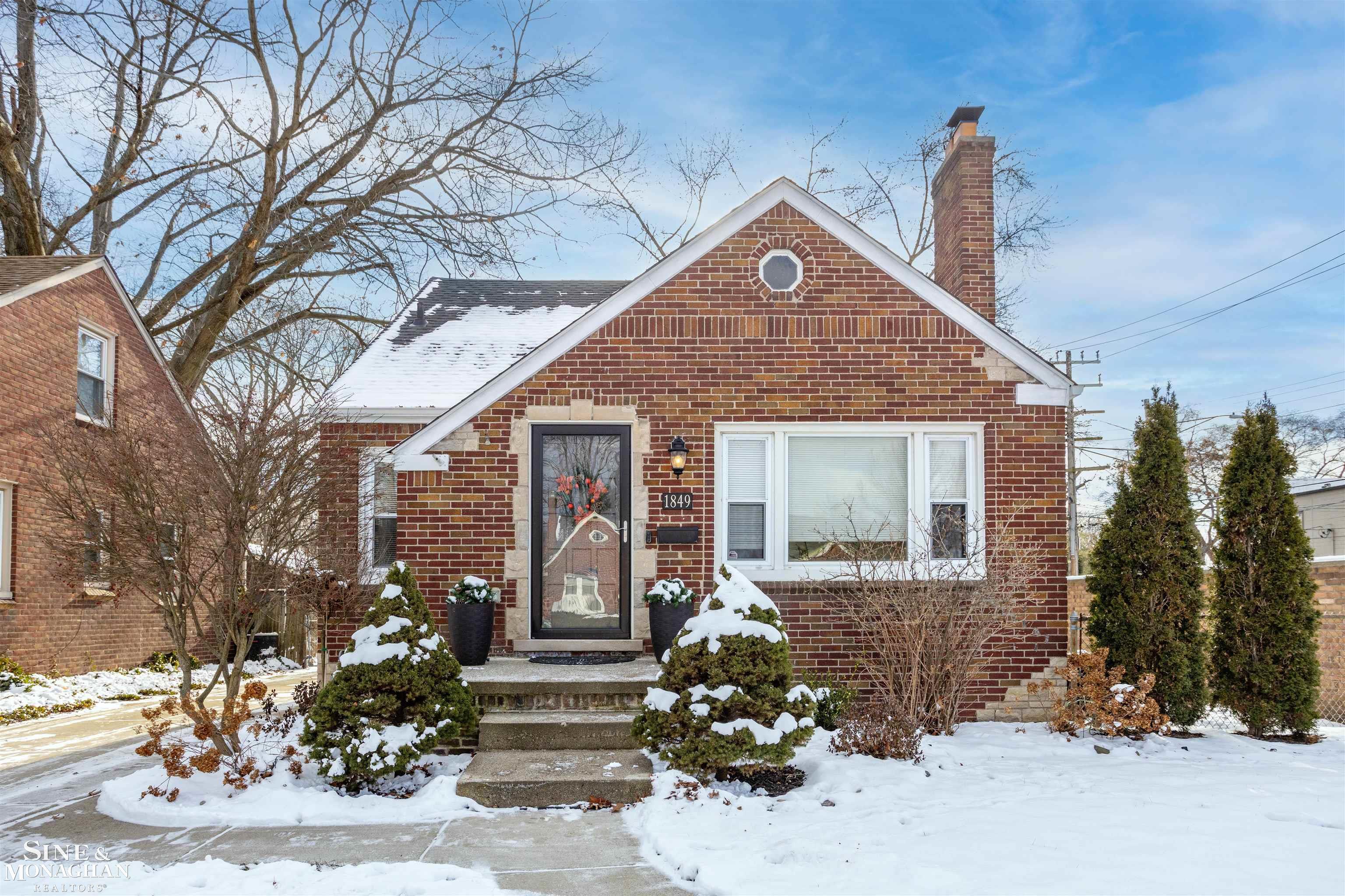 1849 Hampton Road Grosse Pointe Woods, MI 48236 - Photo 3 of 42