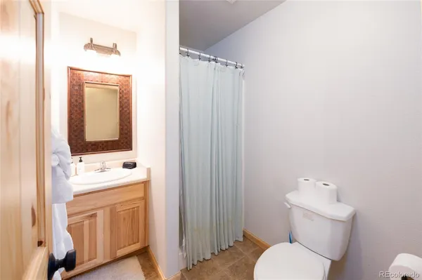 a picture of a bench in a shelf