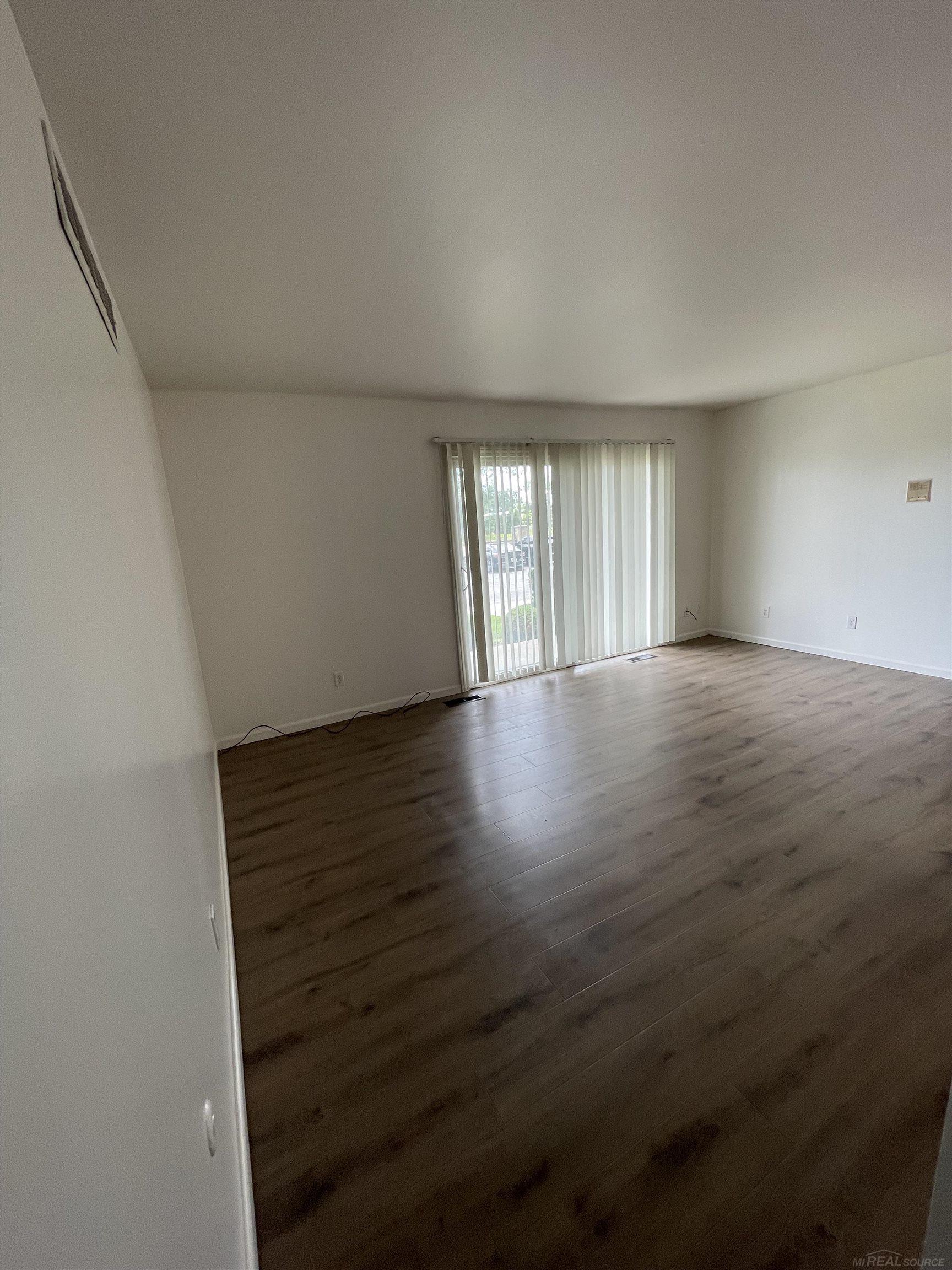 29313 Hayes Road, Unit G10 Warren, MI 48088 - Photo 7 of 13