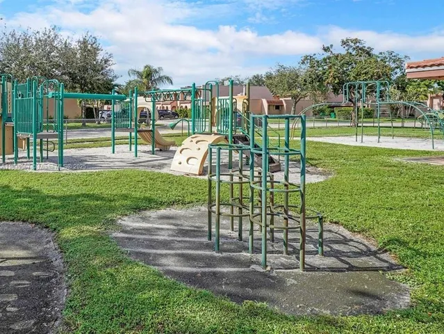 $338,000 | 15 Laredo Place, Unit 27, Davie, FL 33324