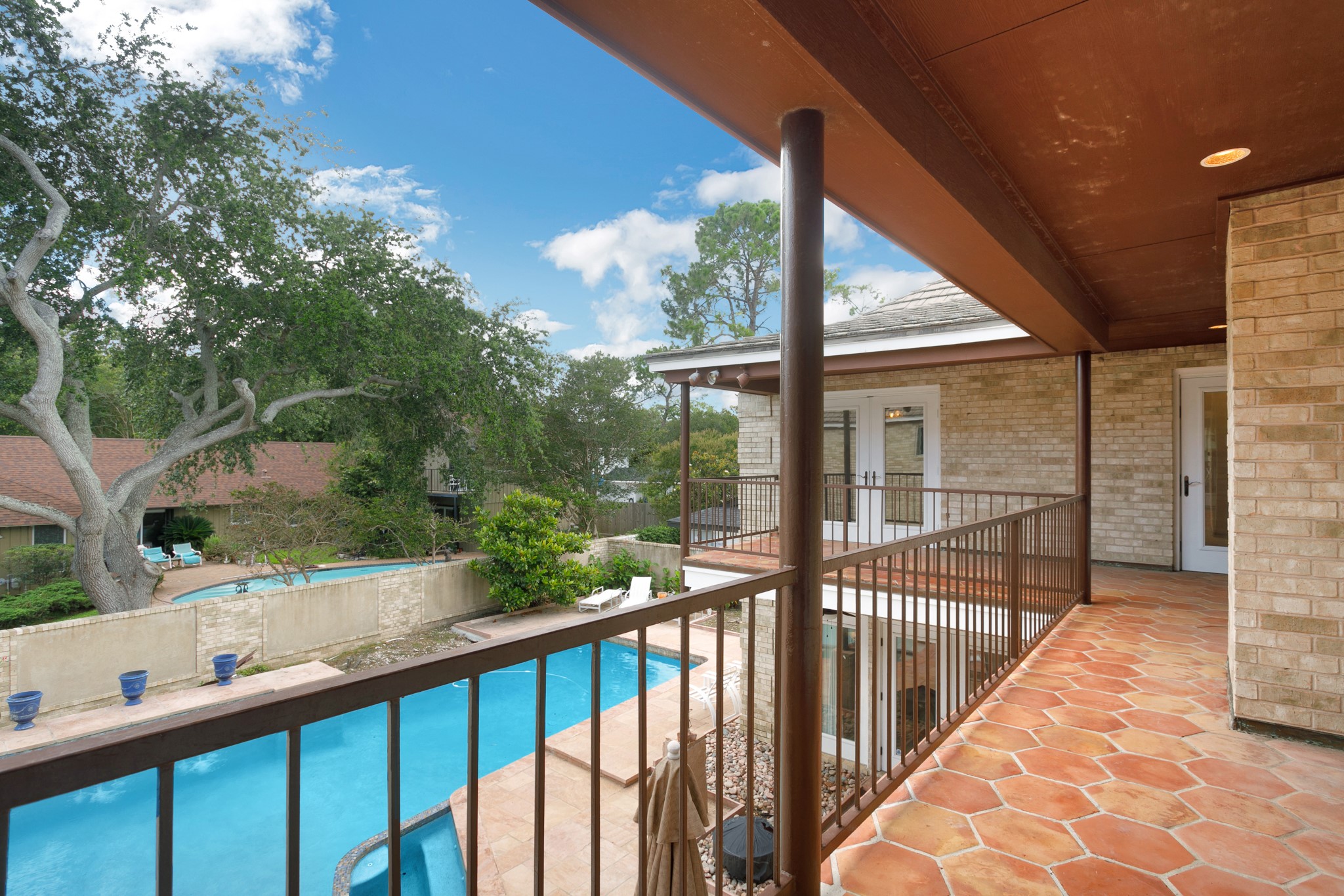 18506 Upper Bay Road Houston, TX 77058 - Photo 10 of 50