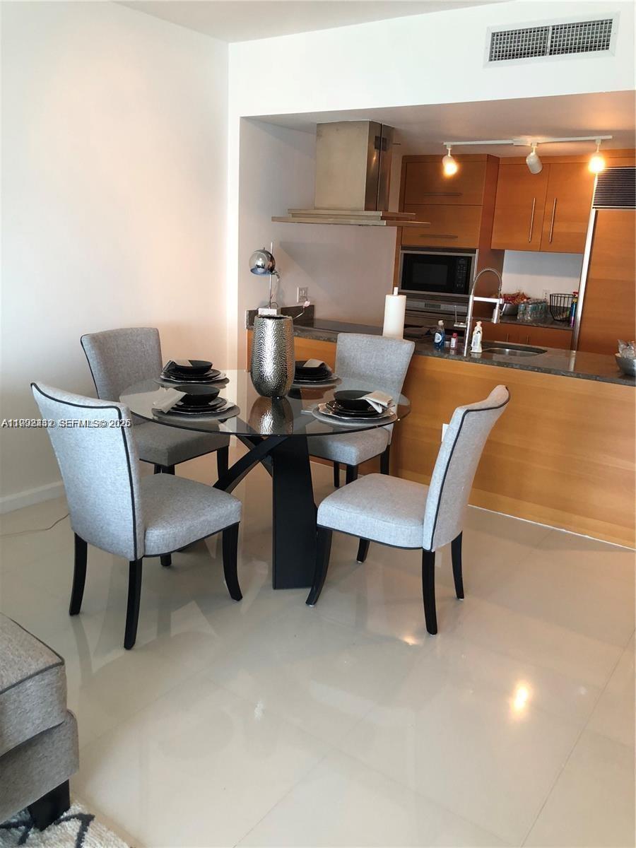 495 Brickell Avenue, Unit 3909 Miami, FL 33131 - Photo 5 of 11