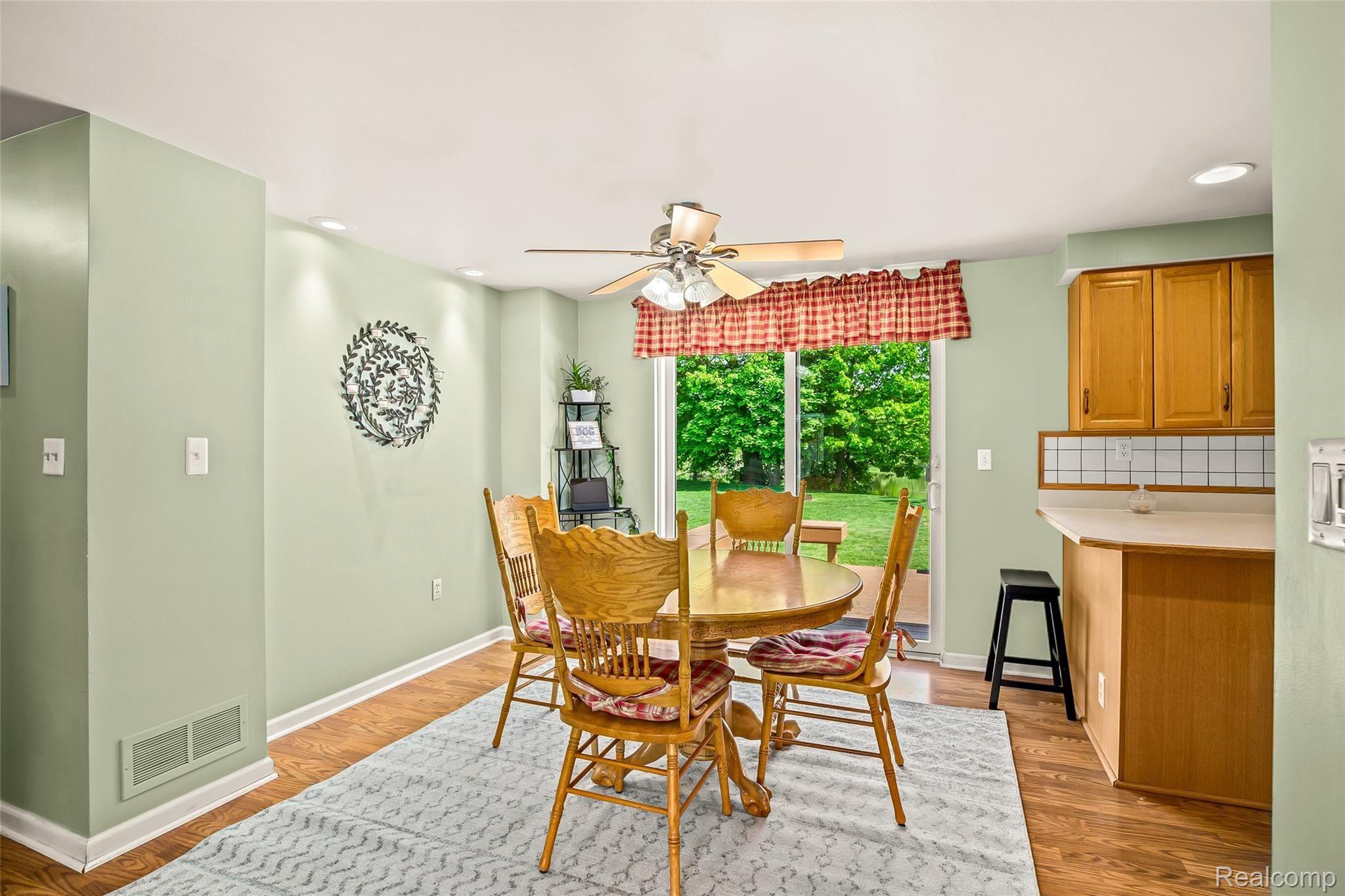 728 Riverside Drive Linden, MI 48451 - Photo 7 of 51 17.Dining