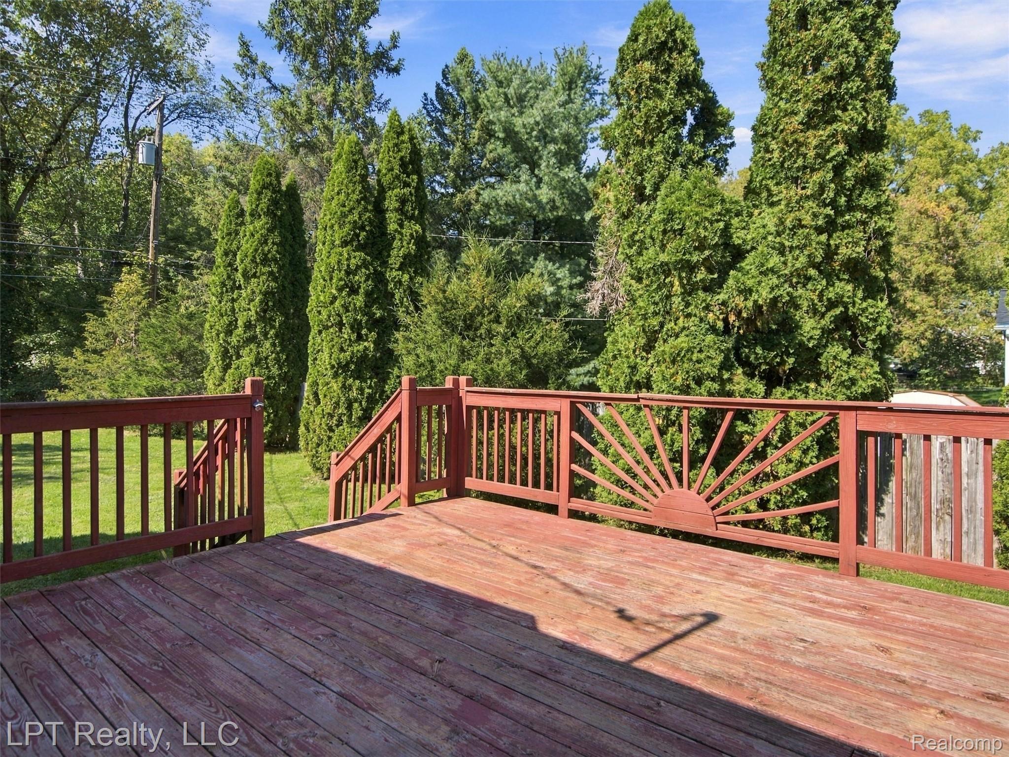 29915 Milford Road New Hudson, MI 48165 - Photo 9 of 36 10-DSC04108.jpg