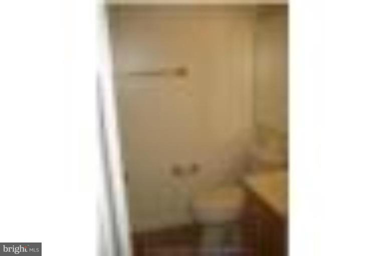 11619 Stoneview Square, Unit 74/1B Reston, VA 20191 - Photo 5 of 5 a picture of a bathroom with a shower