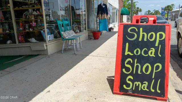 $2,000 | 1600 West 12th Street, Unit B, Panama City, FL 32401