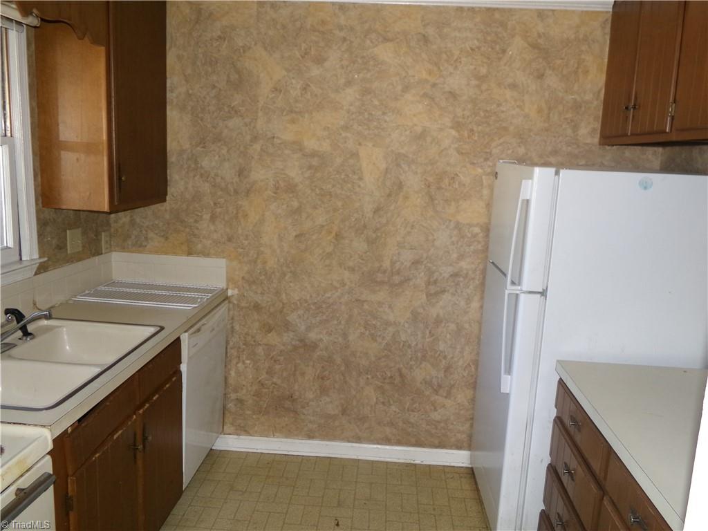 944 South Ridge Court, Unit 143 Winston-Salem, NC 27107 - Photo 3 of 14