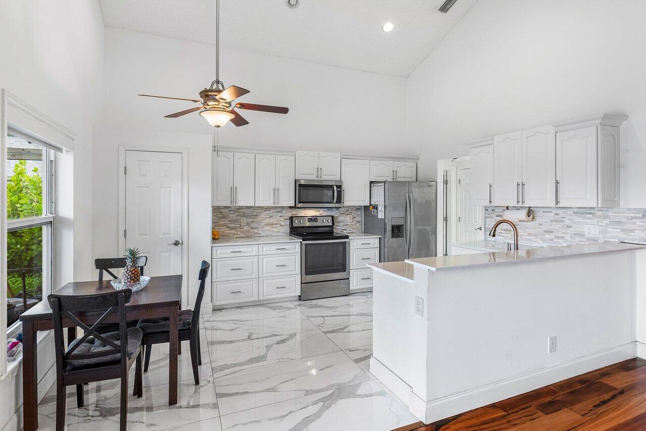 12820 Smithdale Place Boca Raton, FL 33428 - Photo 14 of 44 013-12820SmithdalePlace-BocaRaton-FL-334