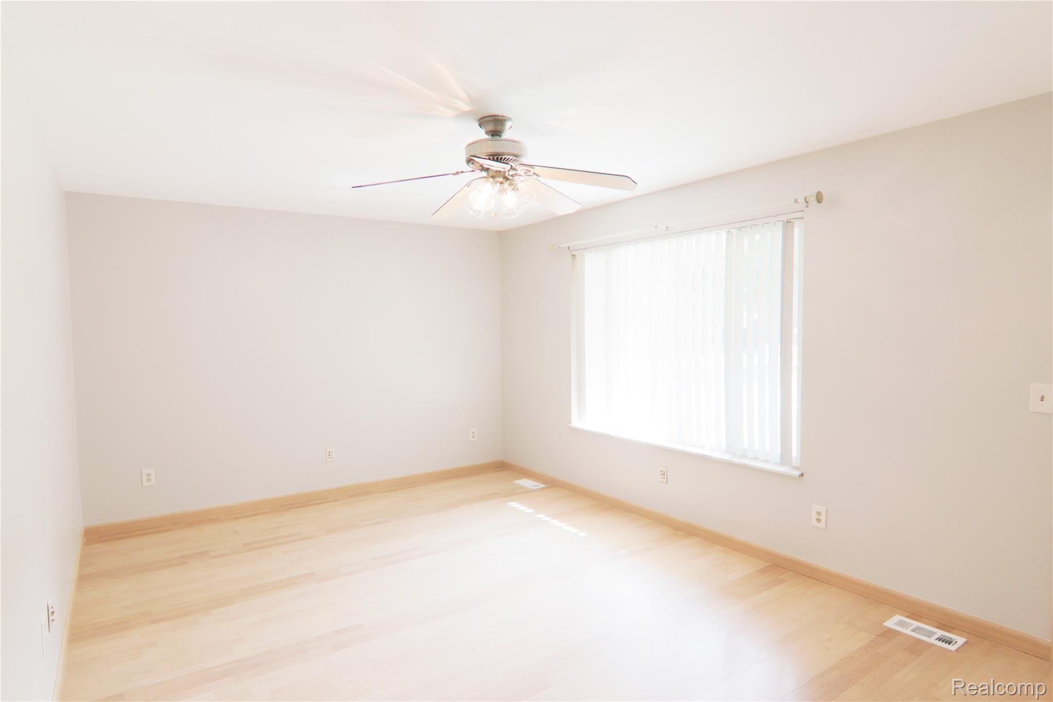 4074 Beveridge Road Flint, MI 48532 - Photo 2 of 21 4074 Beveridge - Living Room 2.jpg