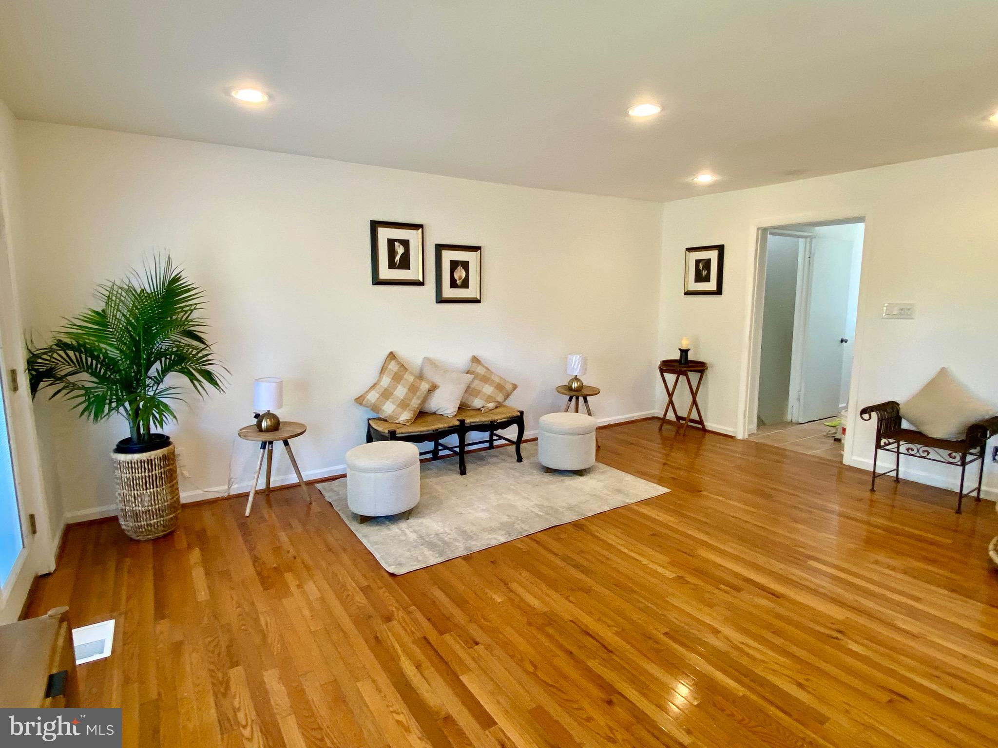 322 West Deer Park Road, Unit 2C Gaithersburg, MD 20877 - Photo 10 of 32 a living room with dining room furniture and a wooden floor