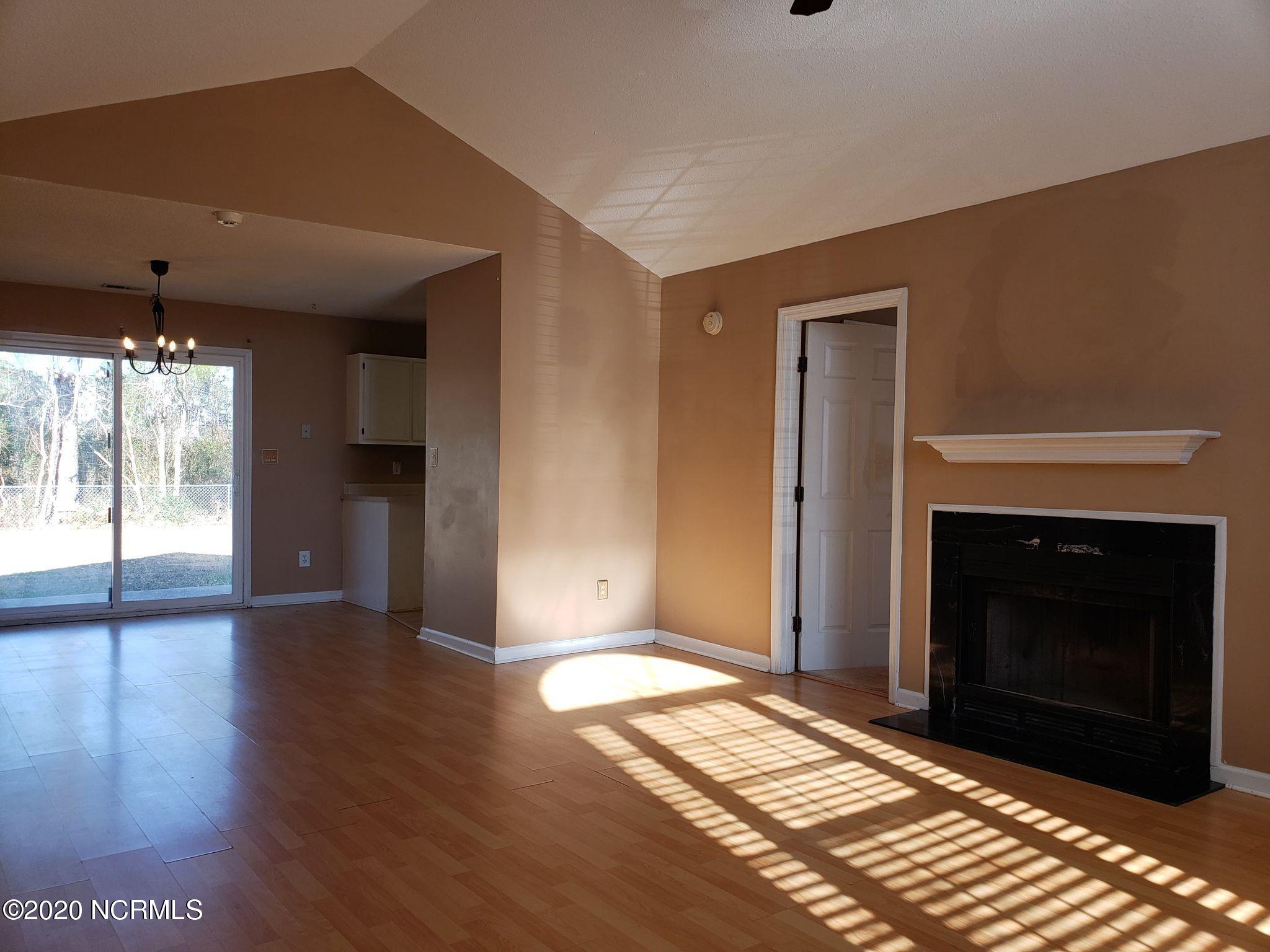 329 Running Road Jacksonville, NC 28546 - Photo 4 of 11 5