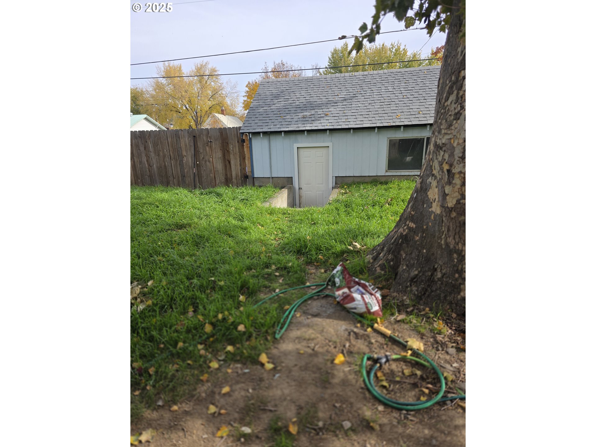 510 Northwest 11th Street Pendleton, OR 97801 - Photo 18 of 20 a bathroom with a sink and a mirror