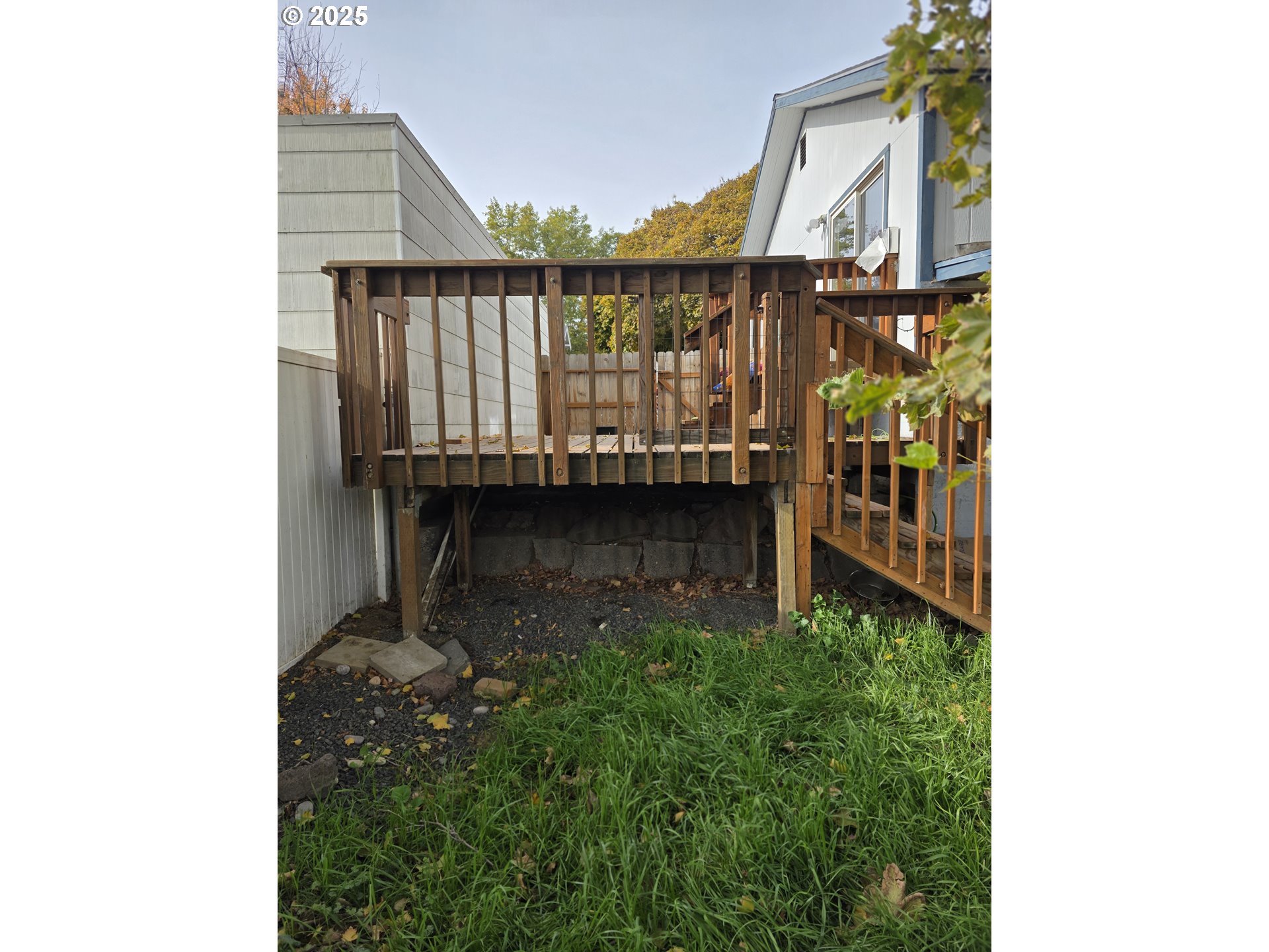 510 Northwest 11th Street Pendleton, OR 97801 - Photo 20 of 20 a view of a balcony with a lake view