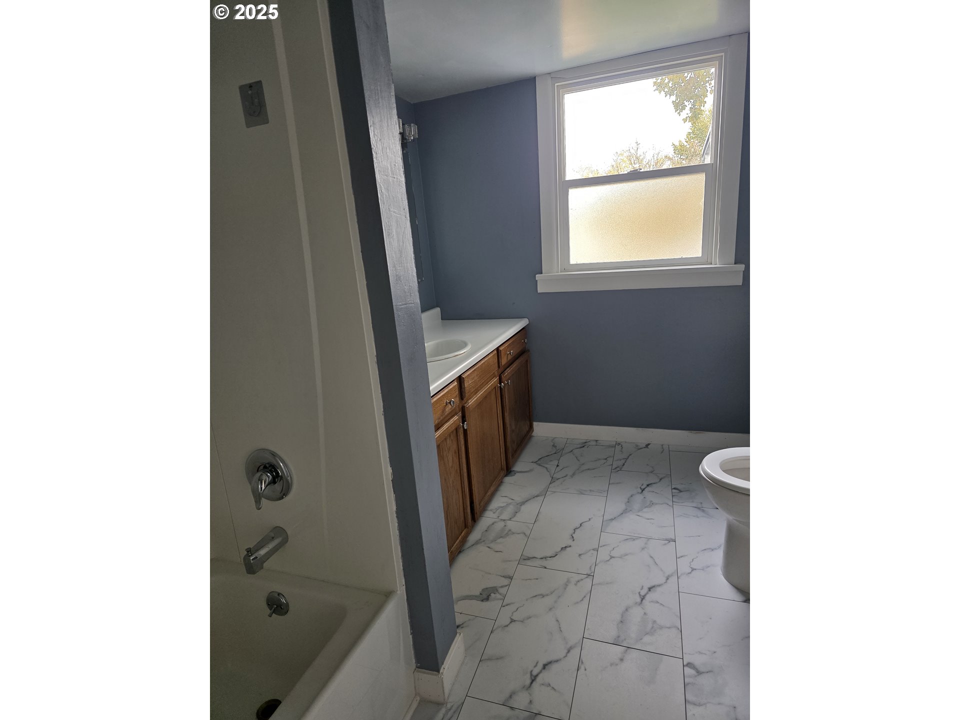 510 Northwest 11th Street Pendleton, OR 97801 - Photo 7 of 20 a bathroom with a sink and a vanity