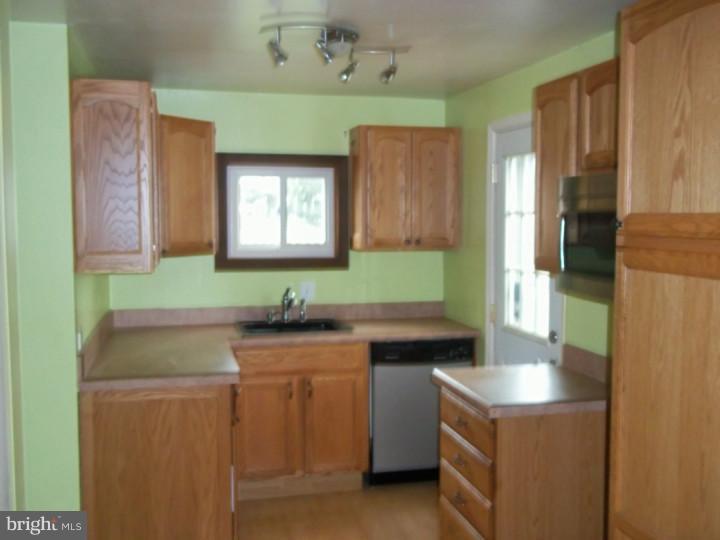 441 Crescent Road Hatboro, PA 19040 - Photo 4 of 10 Kitchen