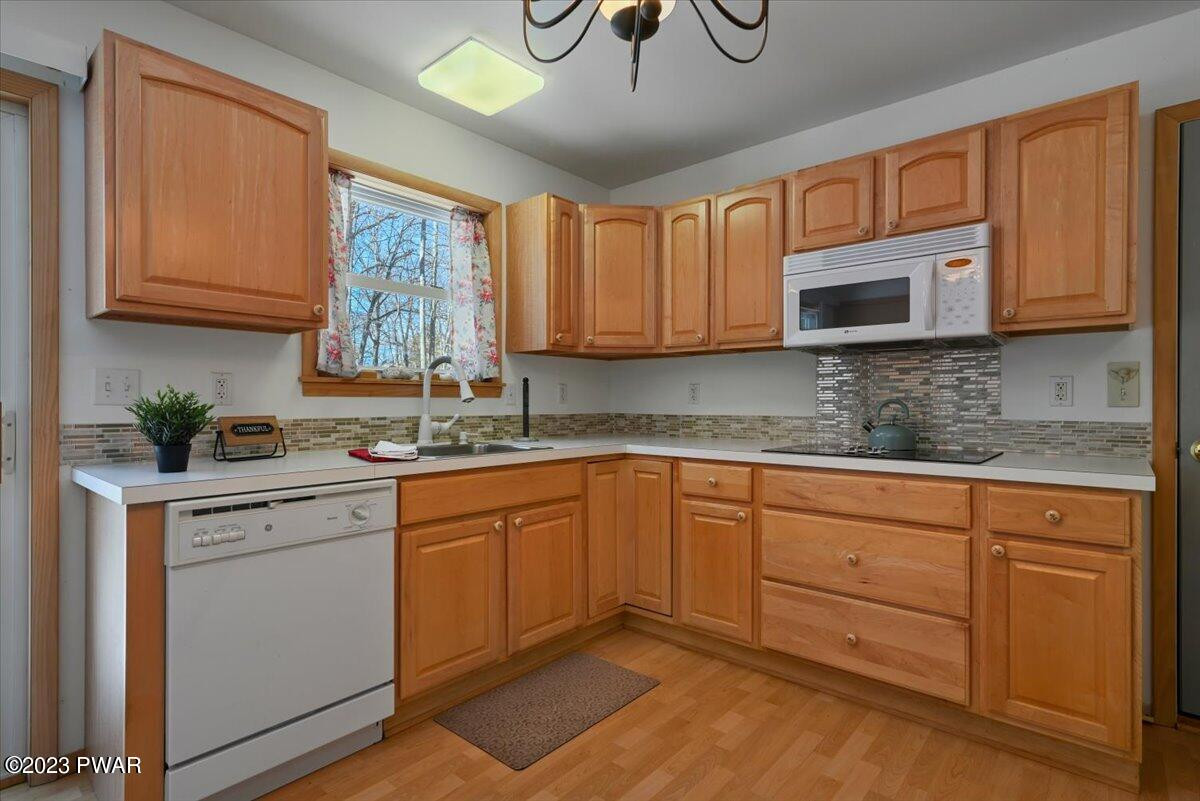 127 Spruce Road Tafton, PA 18464 - Photo 12 of 50 19-Photo Feb 28 2020, 9 01 27 PM