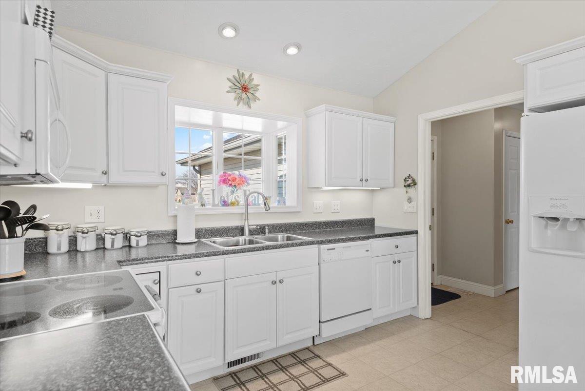 5000 Manhattan Drive Springfield, IL 62711 - Photo 12 of 36 Gallery Image 12