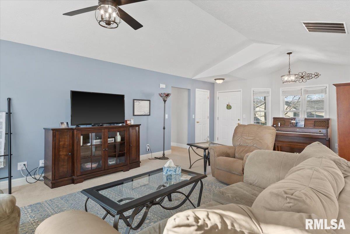 5000 Manhattan Drive Springfield, IL 62711 - Photo 5 of 36 Gallery Image 5