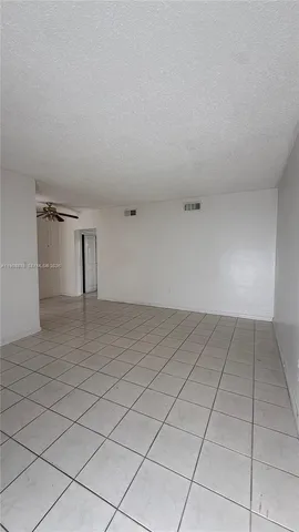 $1,700 | 7271 Gary Avenue, Unit 3, Miami Beach, FL 33141