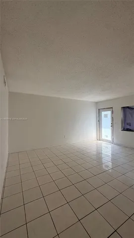 $1,700 | 7271 Gary Avenue, Unit 3, Miami Beach, FL 33141