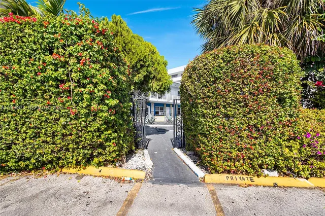 $1,700 | 7271 Gary Avenue, Unit 3, Miami Beach, FL 33141